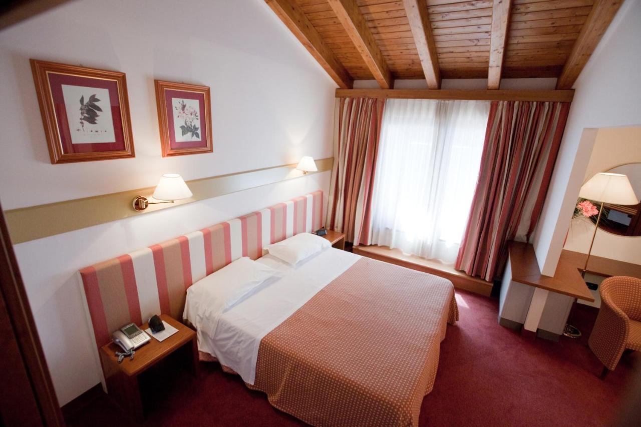 Eurohotel Palace مانياغو المظهر الخارجي الصورة