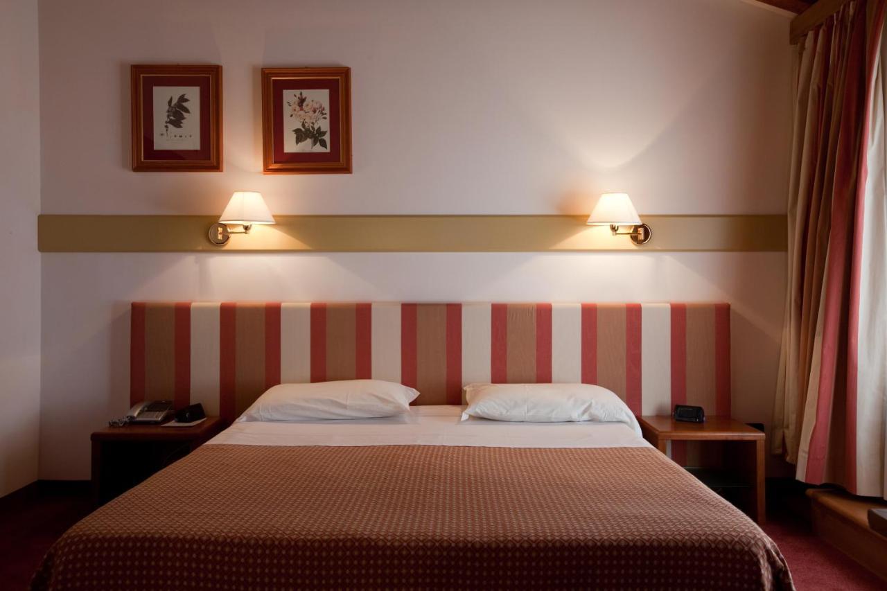 Eurohotel Palace مانياغو المظهر الخارجي الصورة