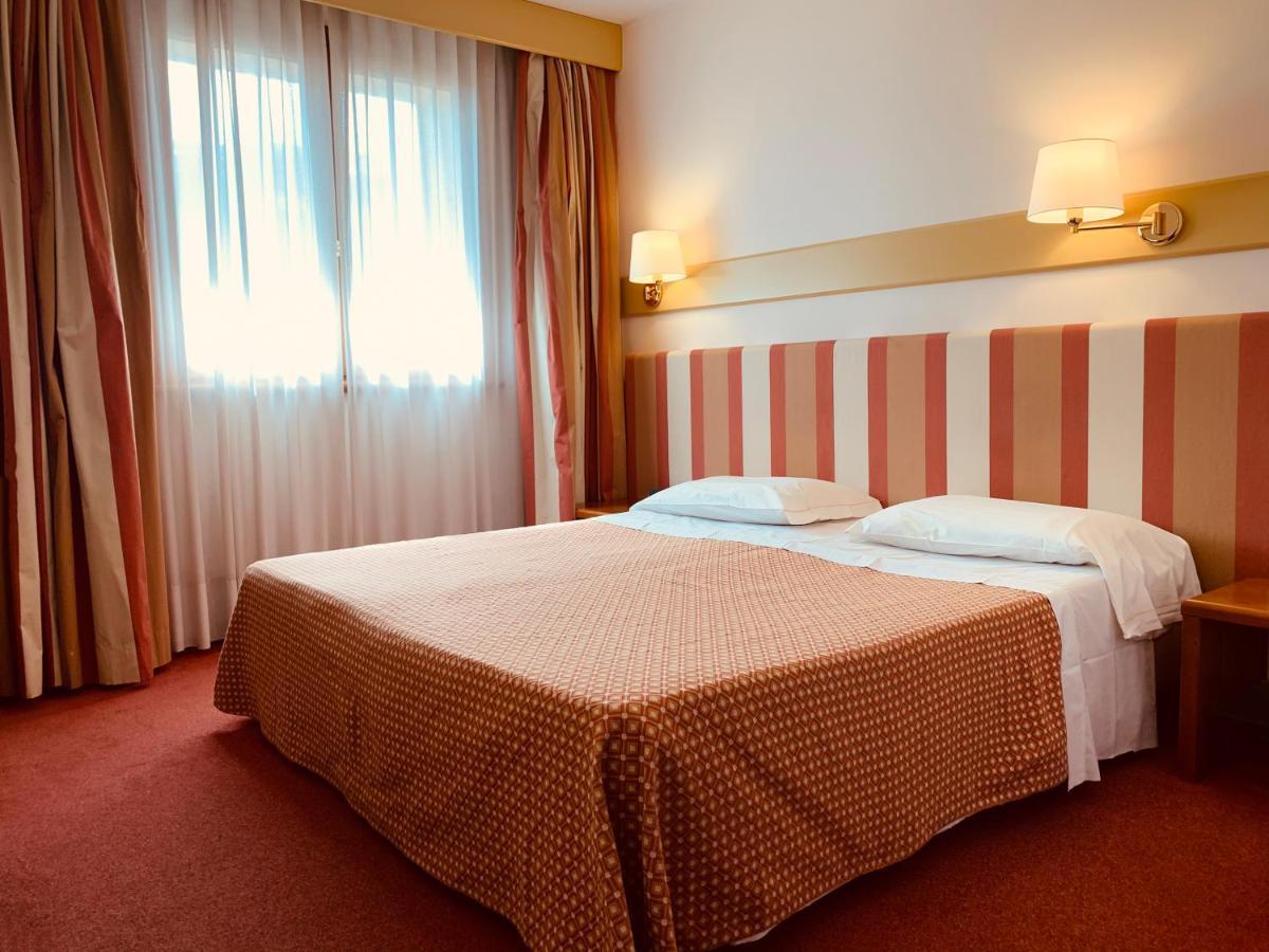 Eurohotel Palace مانياغو المظهر الخارجي الصورة