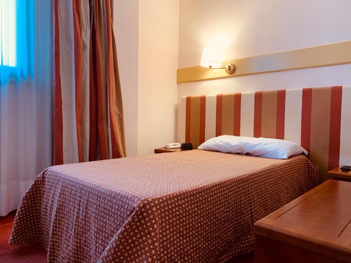 Eurohotel Palace مانياغو الغرفة الصورة